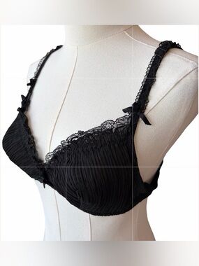 Vintage 80’s La Perla Bra Size 2 US Size 34 Sheer Black w/Lace